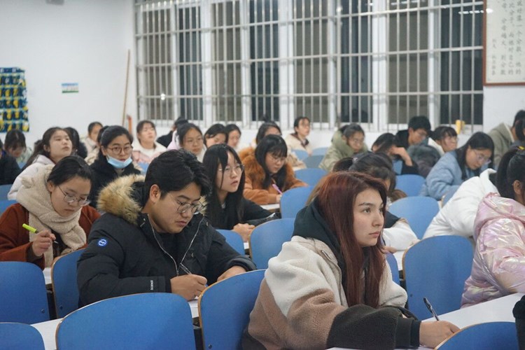 必威阿森纳顺利举行新生团章考试2.jpg